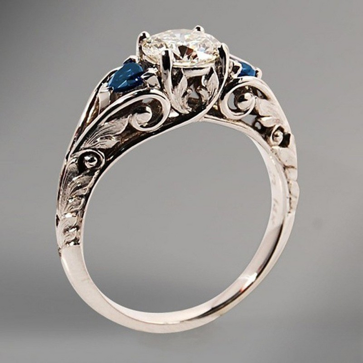 Lune Éternelle Sapphire Ring