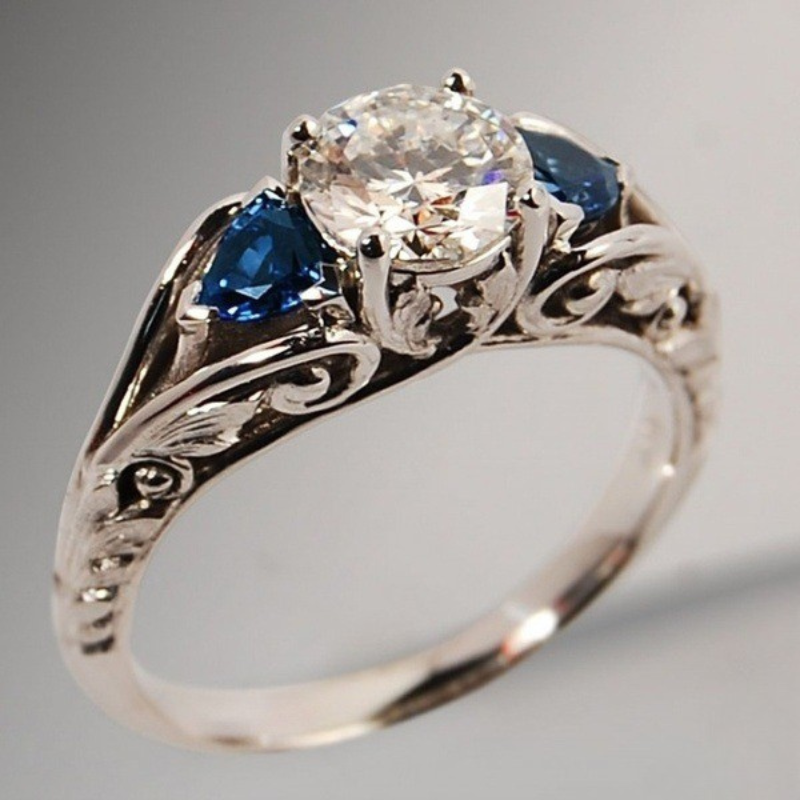 Lune Éternelle Sapphire Ring