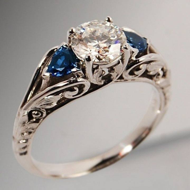 Lune Éternelle Sapphire Ring