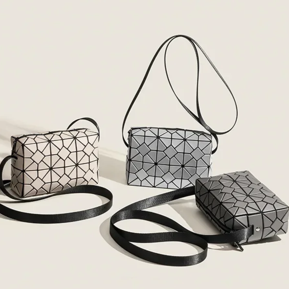 Elara Shoulder Bag