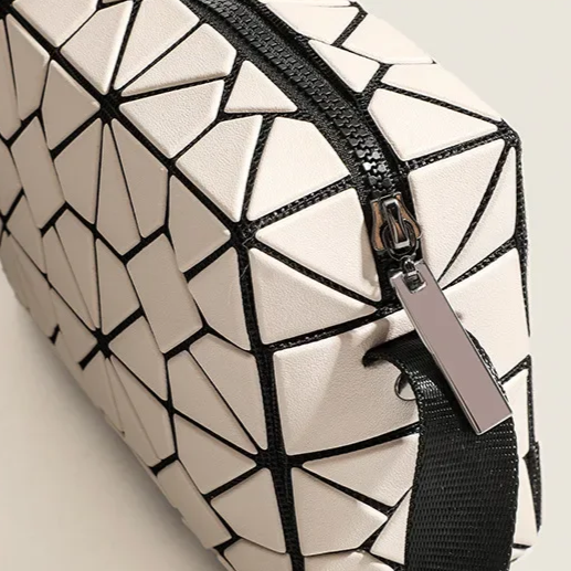 Elara Shoulder Bag