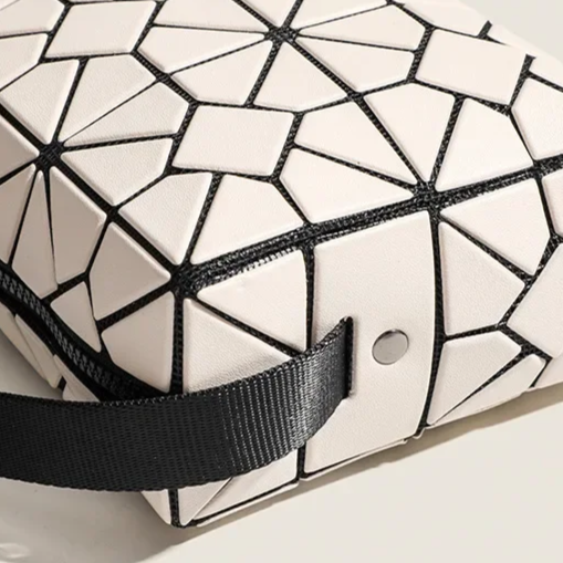 Elara Shoulder Bag