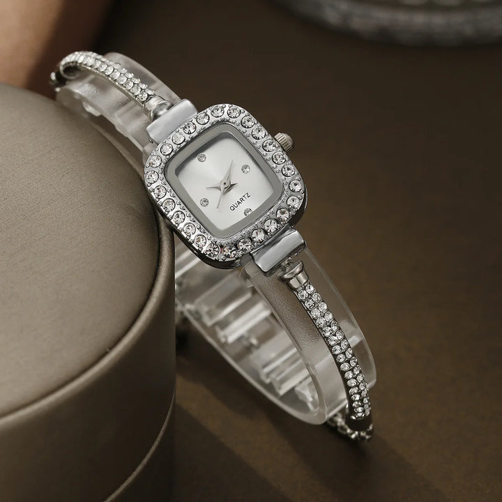 Luna Quartz Watch