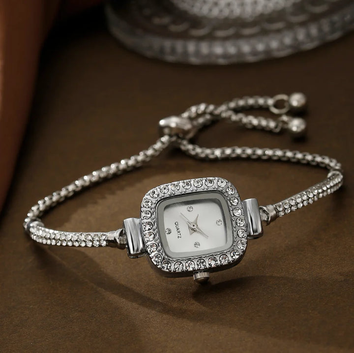 Luna Quartz Watch