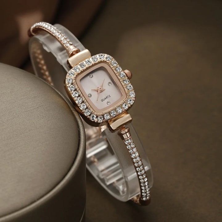 Luna Quartz Watch