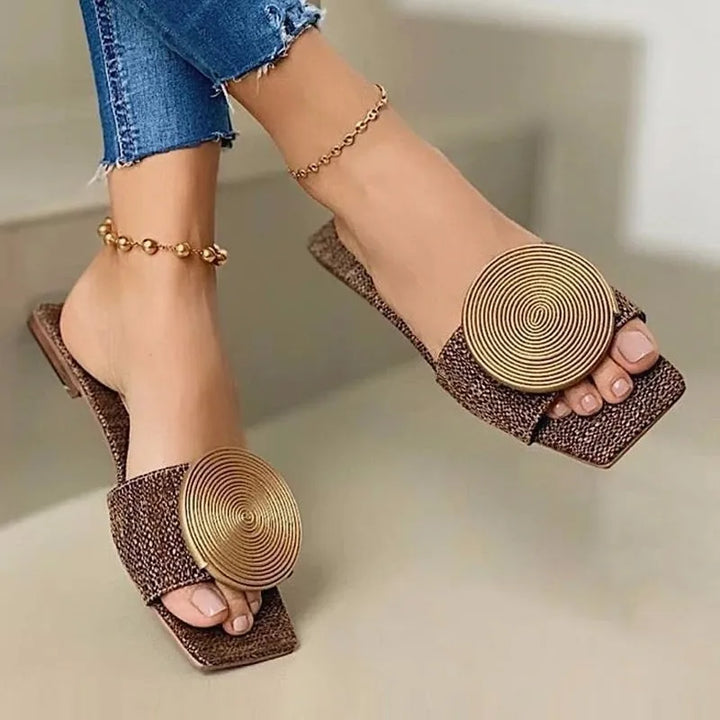 Soléa Round Buckle Sandals