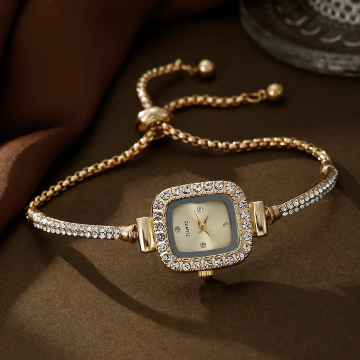 Luna Quartz Watch